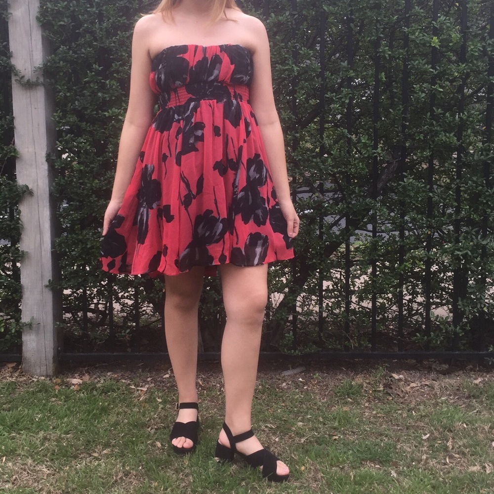 Strapless chiffon Kimchi blue dress